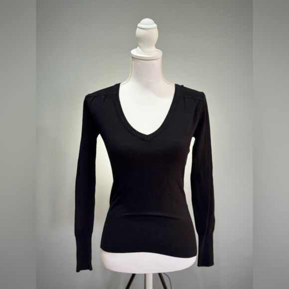 Black Forever 21 Basic V-Neck Sweater Size S EUC - Picture 1 of 6